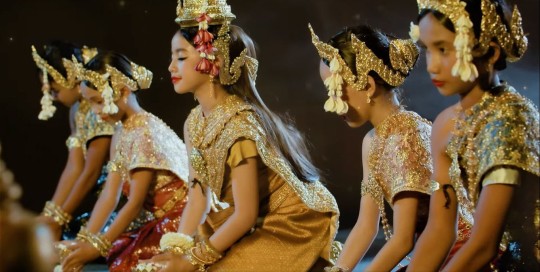 A Glimpse of Khmer Classical Dances © Cellcard  Play