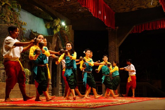 Robam Kuos Traloak (Coconut Dance)