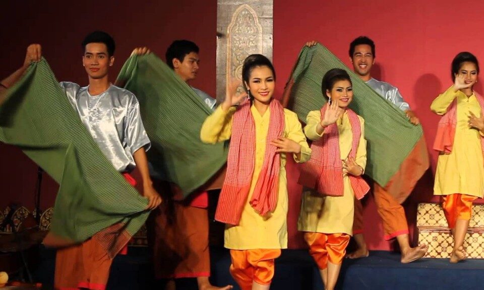Robam Krama Khmer (Khmer Scarf Dance)