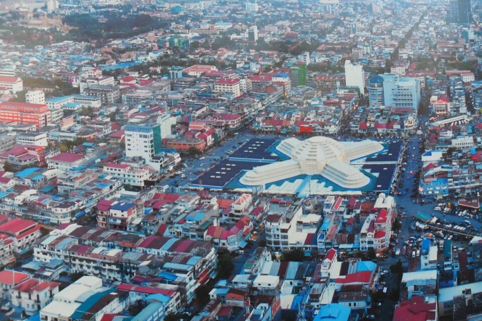 Central Market (Phsar Thom Thmei)