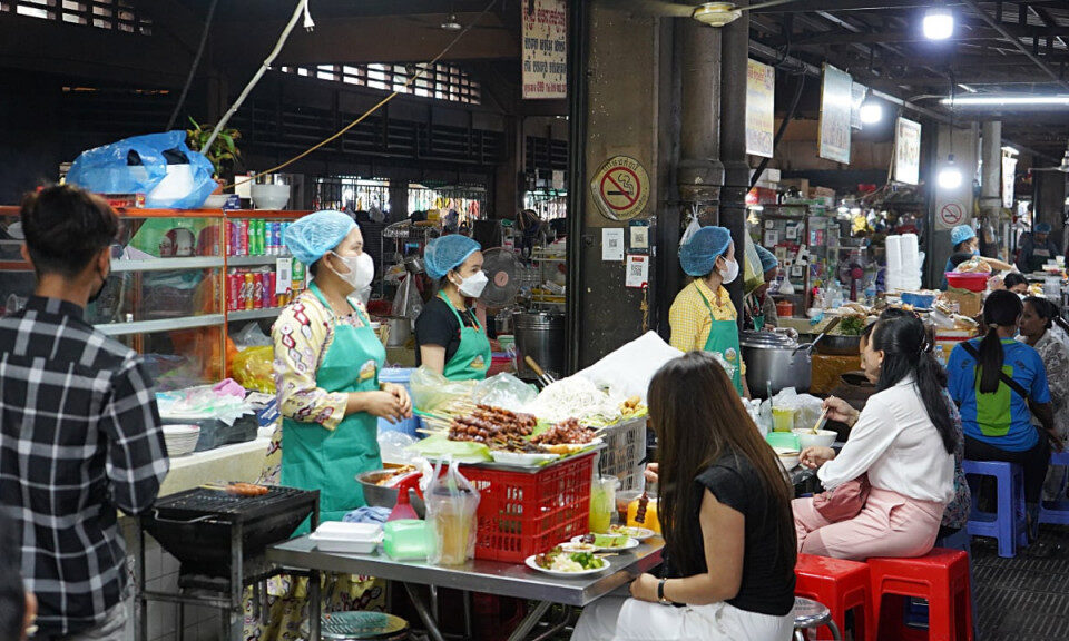 Central Market  (Phsar Thom Thmei) Hawkers areas © Thira