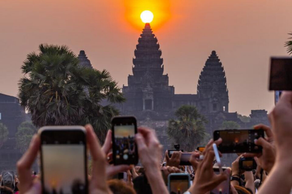 Angkor Wat Equinox © Damrei Angkor hotel