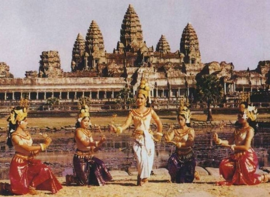 Apsara Dance IntoCambodia